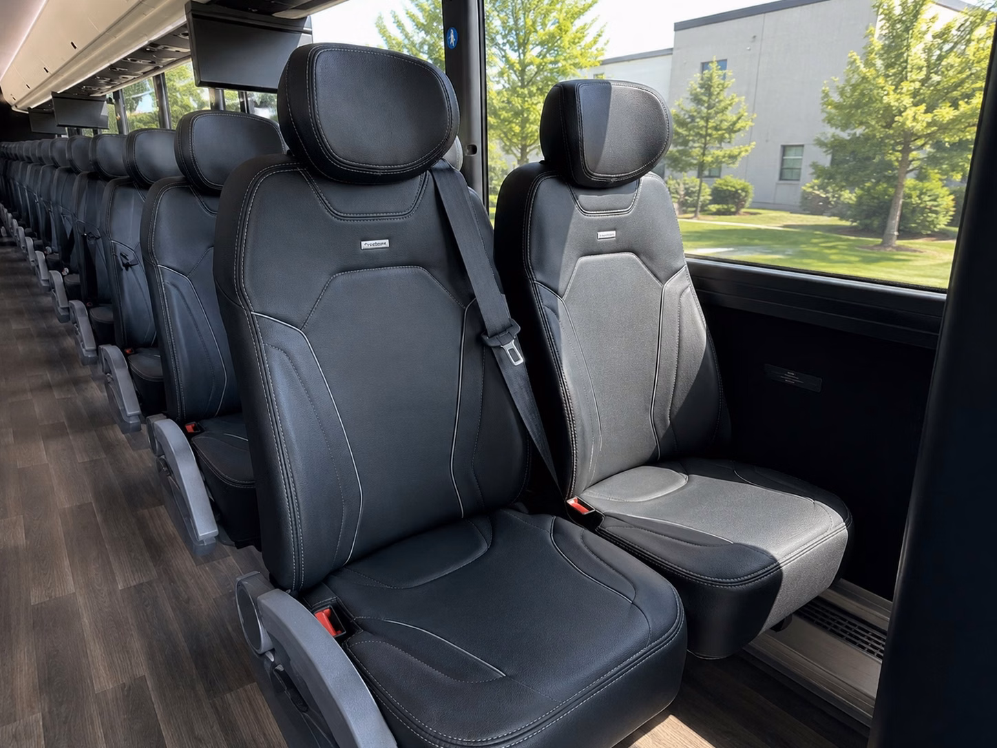 shuttle your wedding guests between chandler hotels and your ceremony venue with ease